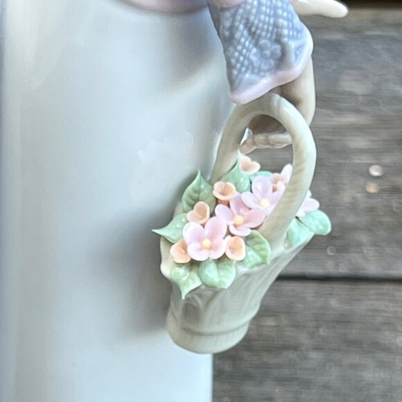 RETIRED LLADRO 7622 BASKET OF LOVE GIRL & FLOWERS FIGURINE with Original BOX - Picture 4 of 13